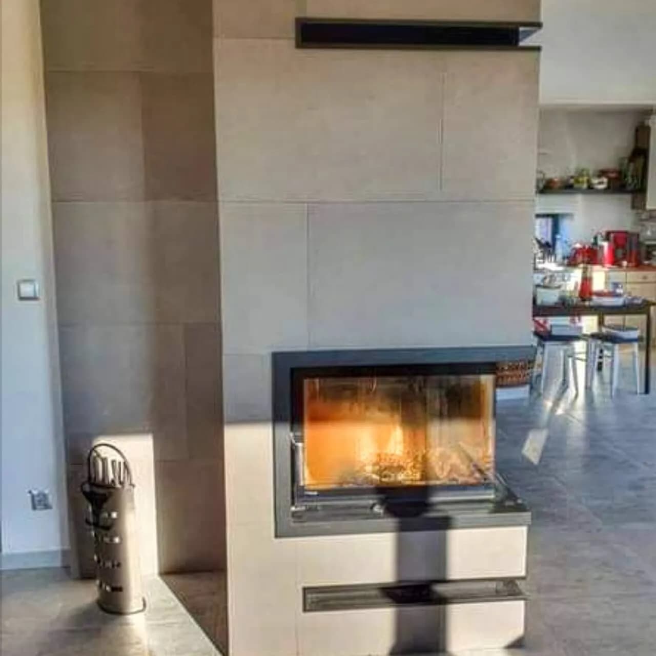 Czym obłożyć kominek? Najlepsze materiały i ich wady