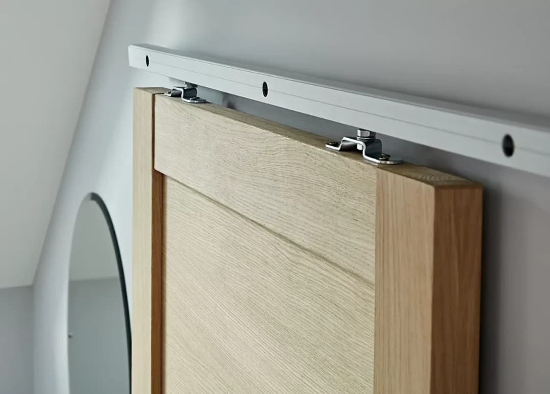 Jak naprawić drzwi z płyty - skuteczne sposoby na tanie naprawy