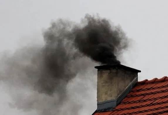 Objawy zatrucia dymem z kominka - jak je rozpoznać i unikać zagrożeń