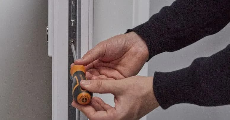 Jak wymienić wkładkę w drzwiach i uniknąć problemów z zamkiem