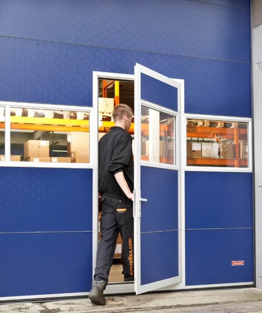 Jak zrobić drzwi w bramie segmentowej - uniknij najczęstszych błędów